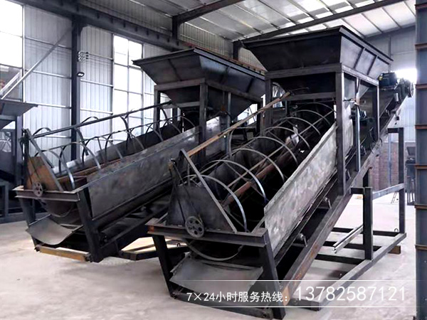 沙場(chǎng)篩沙機(jī)對(duì)篩分精度要求不高使用簡(jiǎn)易滾動(dòng)篩即可